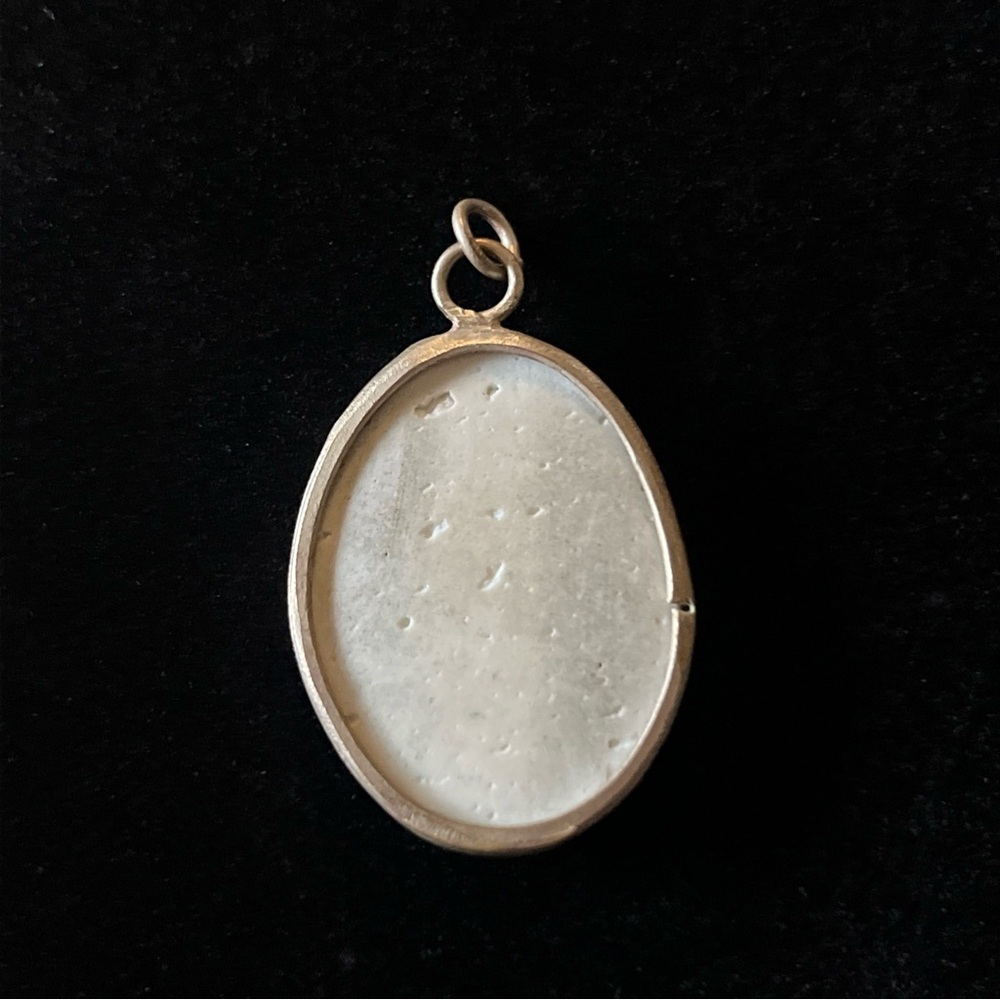 Elegant Blue and White Porcelain Pendant - Picture 4 of 8